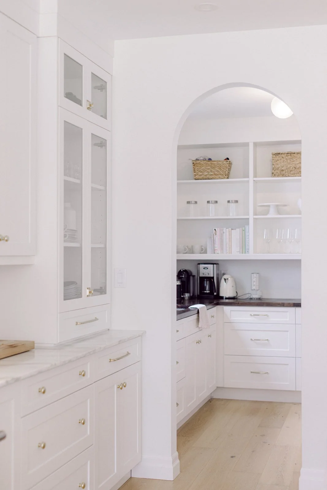 White and oak kitchen