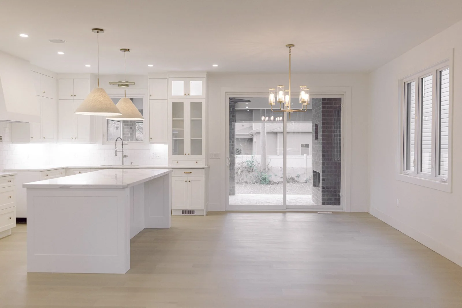 281 Brighton bright open interior
